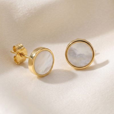 SE2657 – 9Y 5mm Round Mother of Pearl Studs