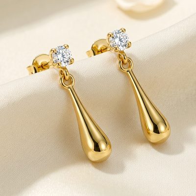 SE2825LD – 9Y 4 Claw Lab Diamond & Teardrop Studs