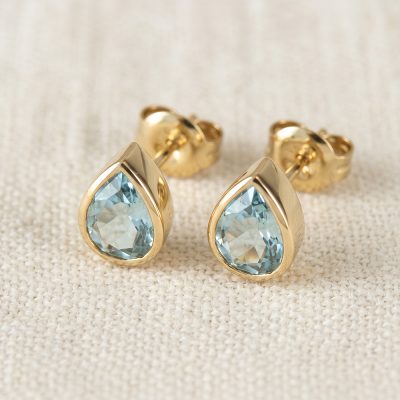 SE540NBT – Teardrop Bezel Set Natural Blue Topaz Studs